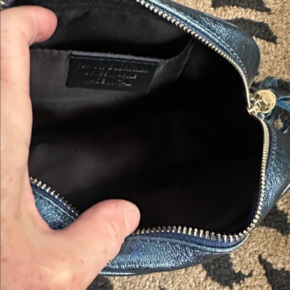 Blue Metallic Leather Crossbody Camers Bag with Matching Tassel • Made in Italy - Picture 4 of 5
